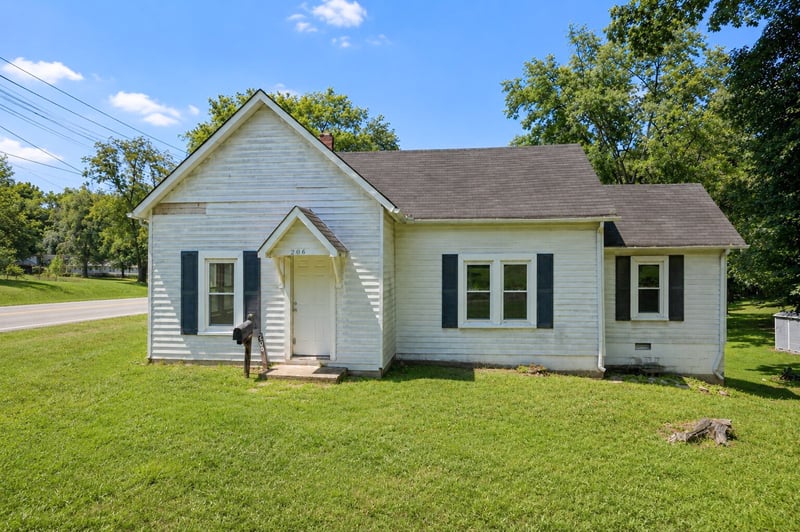 206 Freeman Ave, Dickson, TN 37055