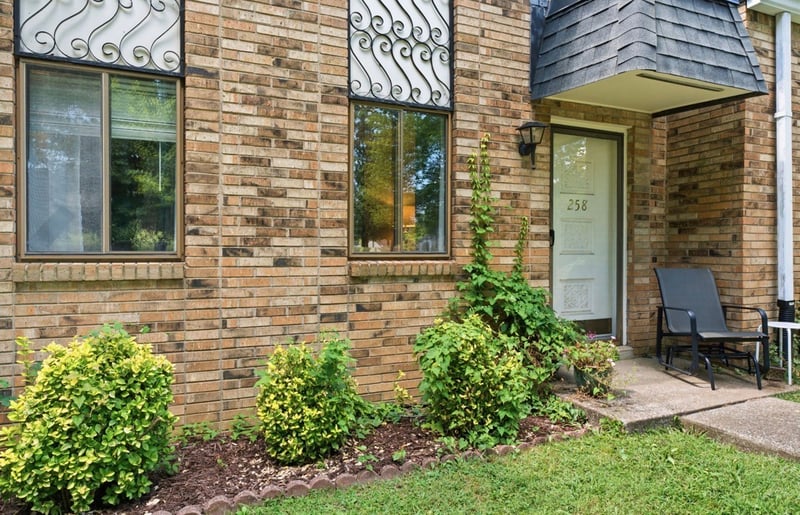 258 Lake Chateau Dr, Hermitage, TN 37076
