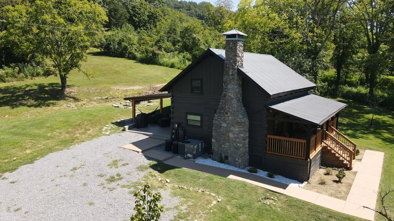 648 Cummings Ln, Cottontown, TN 37048