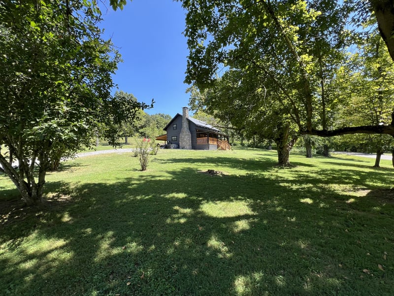 648 Cummings Ln, Cottontown, TN 37048