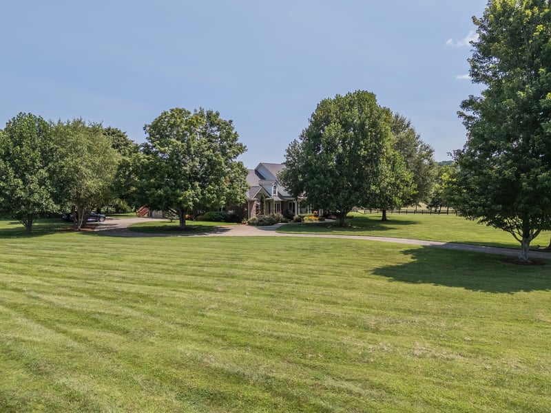 1924 Evergreen Rd, Thompsons Station, TN 37179