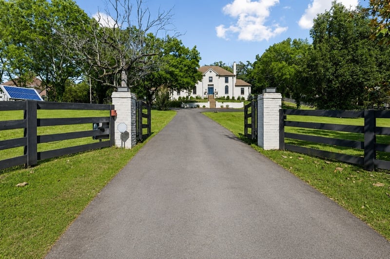 310 Deerwood Ln, Brentwood, TN 37027