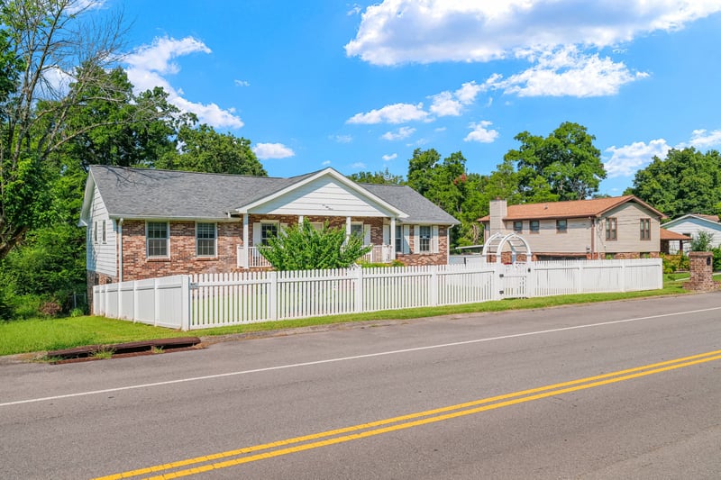 557 Castlegate Dr, Nashville, TN 37217