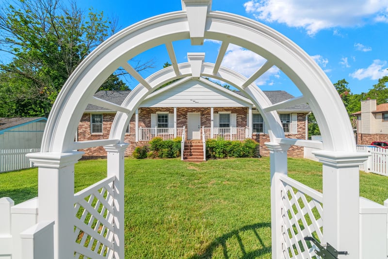 557 Castlegate Dr, Nashville, TN 37217