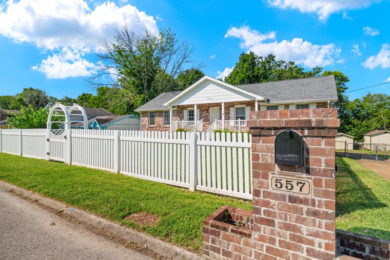 557 Castlegate Dr, Nashville, TN 37217