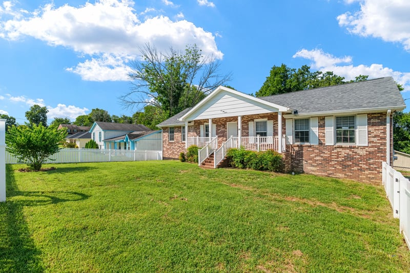 557 Castlegate Dr, Nashville, TN 37217