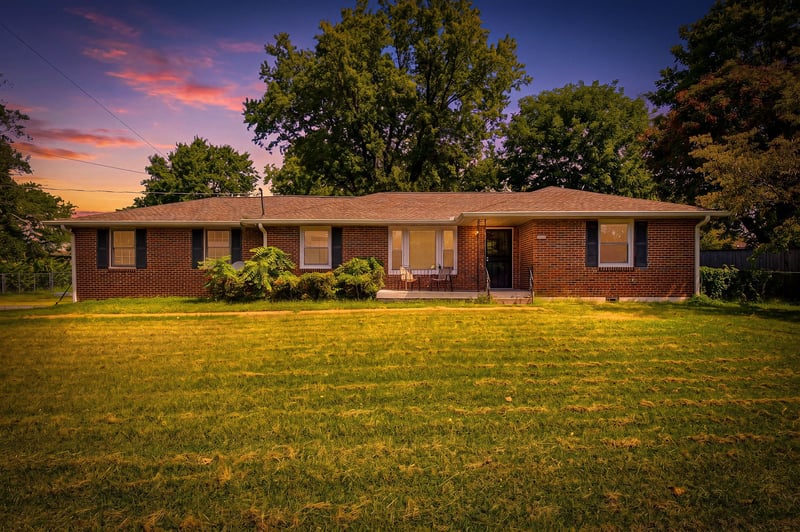2952 Hillhurst Dr, Nashville, TN 37207