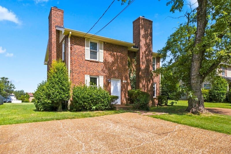 2440 Fairbrook Dr, Nashville, TN 37214