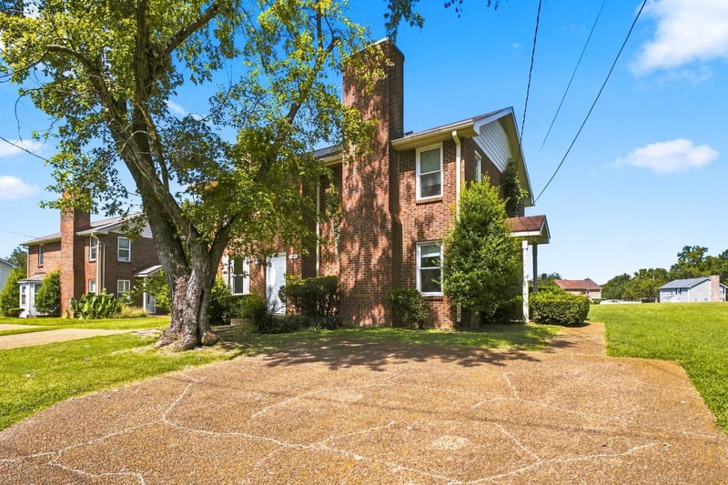 2440 Fairbrook Dr, Nashville, TN 37214