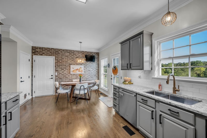 170 Lena Loop, Burns, TN 37029