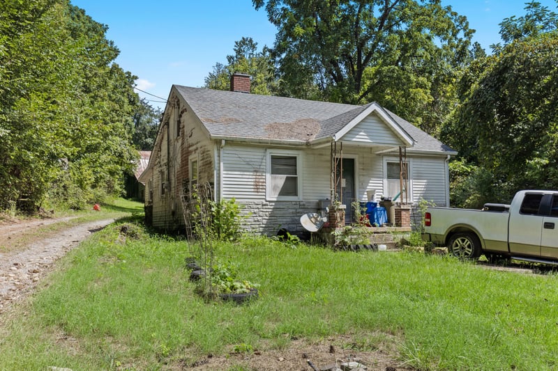 1318 Old Clarksville Pike, Pleasant View, TN 37146