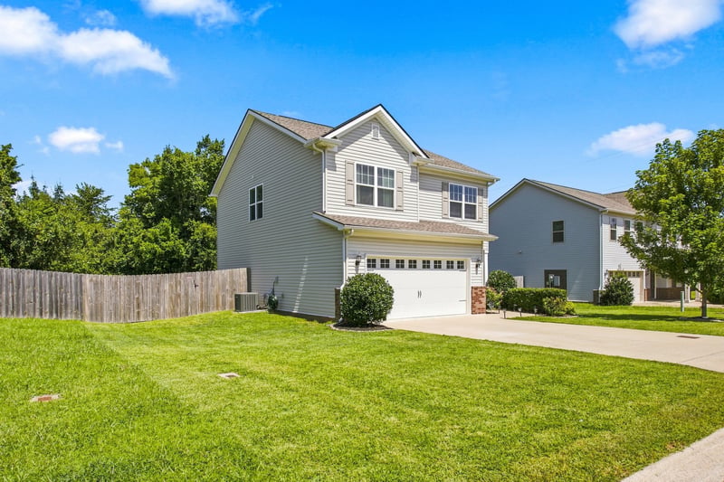 8017 Regiment Dr, Spring Hill, TN 37174