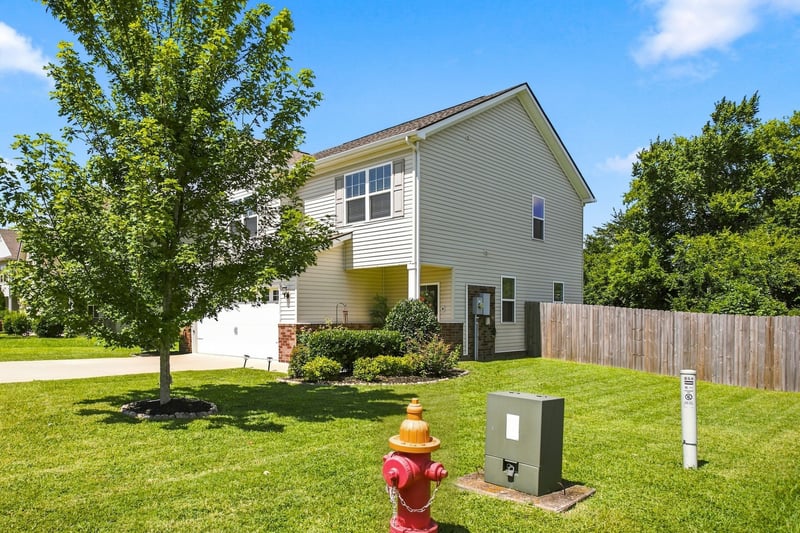 8017 Regiment Dr, Spring Hill, TN 37174