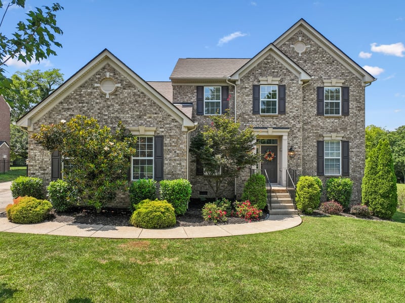 1053 Avery Trace Cir, Hendersonville, TN 37075