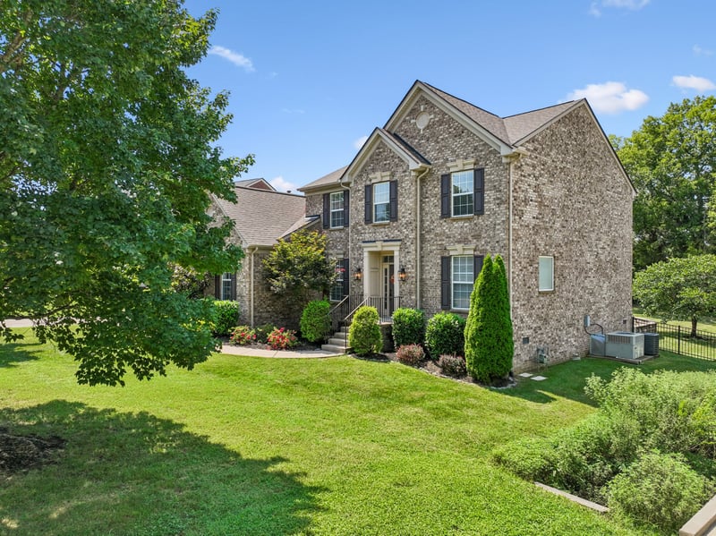 1053 Avery Trace Cir, Hendersonville, TN 37075