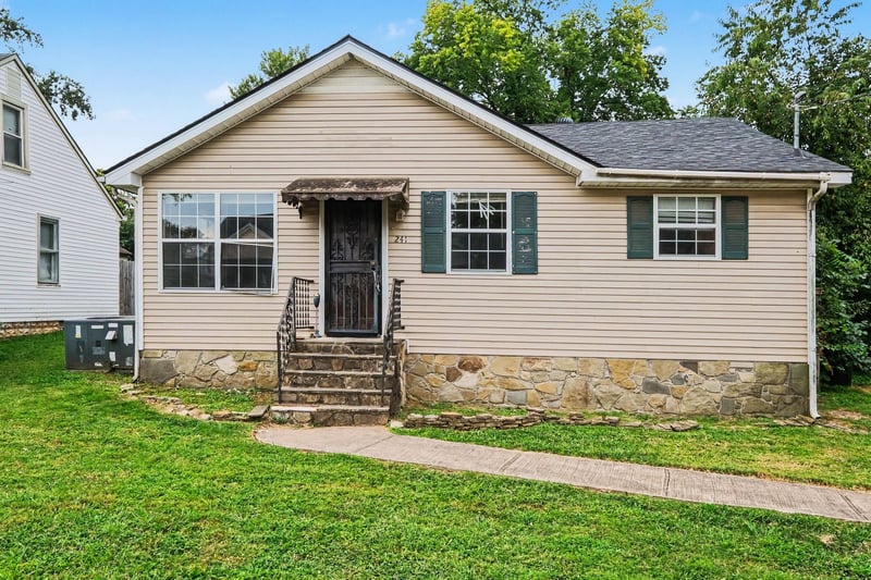 241 E Park Ave, Gallatin, TN 37066