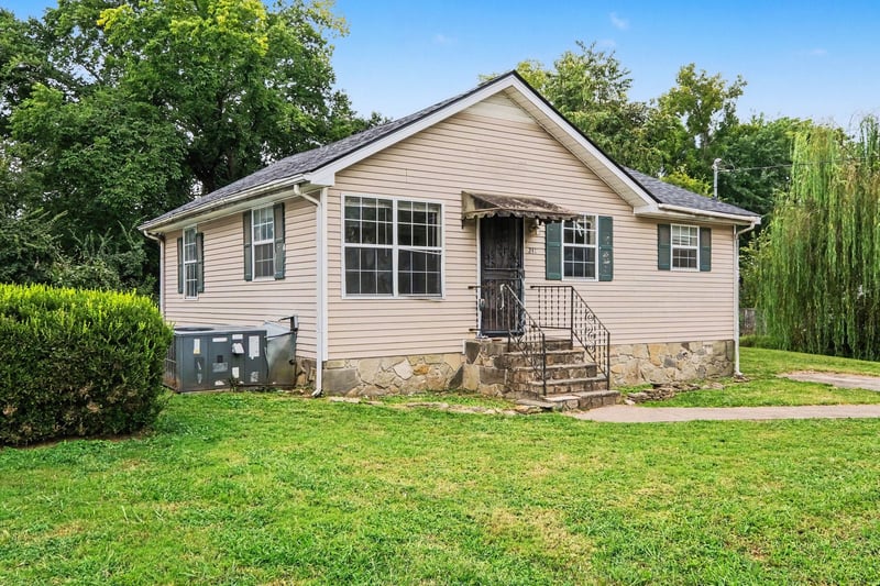 241 E Park Ave, Gallatin, TN 37066