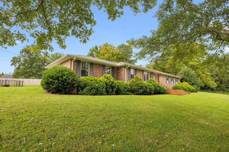 2056 Dade Cir, Dickson, TN 37055