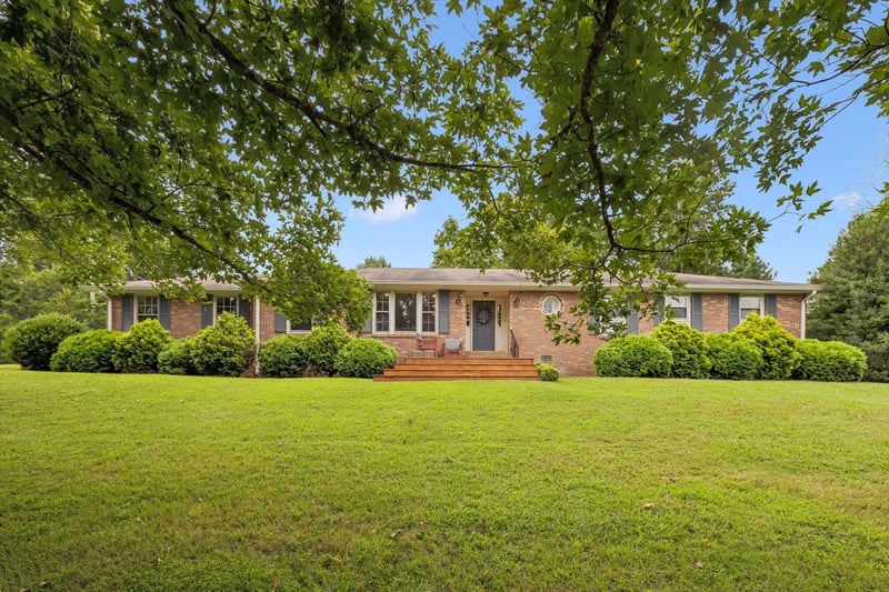 2056 Dade Cir, Dickson, TN 37055