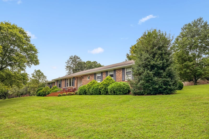 2056 Dade Cir, Dickson, TN 37055