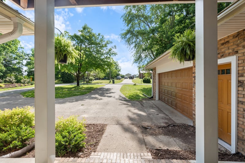 104 Southwood Dr, Dickson, TN 37055