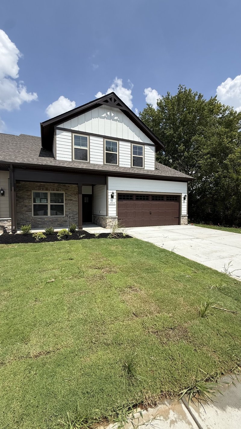 1420 Suzanne Dr, Murfreesboro, TN 37128