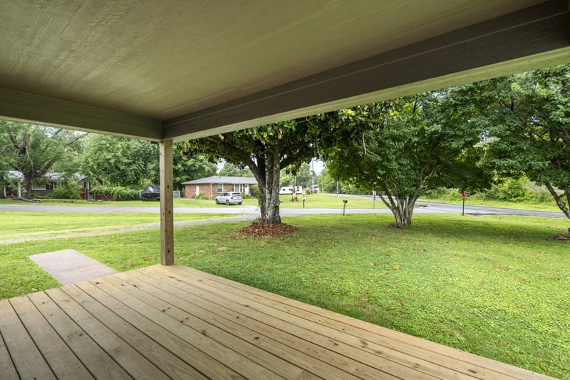 1156 Chestnut Dr, Burns, TN 37029