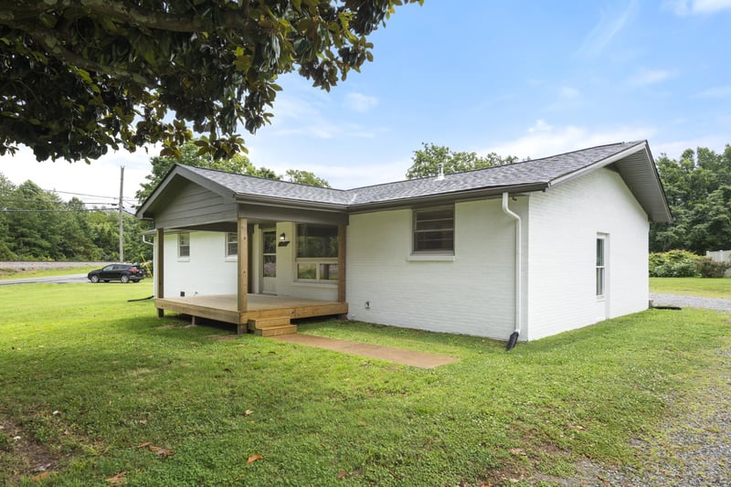 1156 Chestnut Dr, Burns, TN 37029