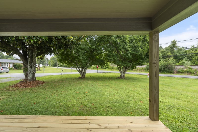 1156 Chestnut Dr, Burns, TN 37029