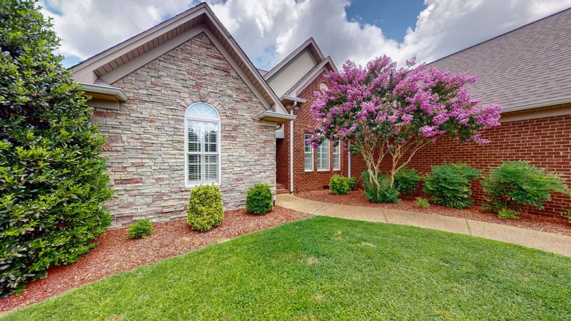 1007 Briarwood Dr, Cottontown, TN 37048