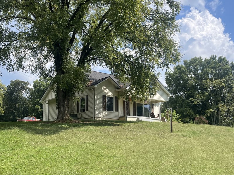 8 Oak Ln, Pleasant Shade, TN 37145