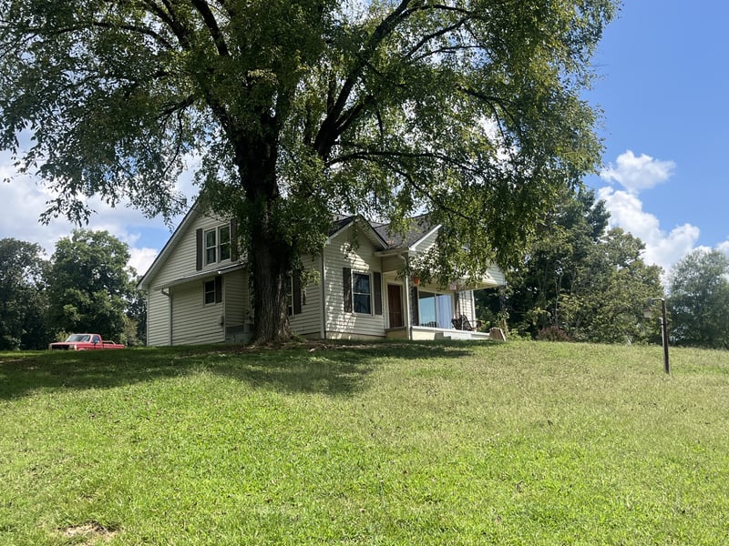 8 Oak Ln, Pleasant Shade, TN 37145