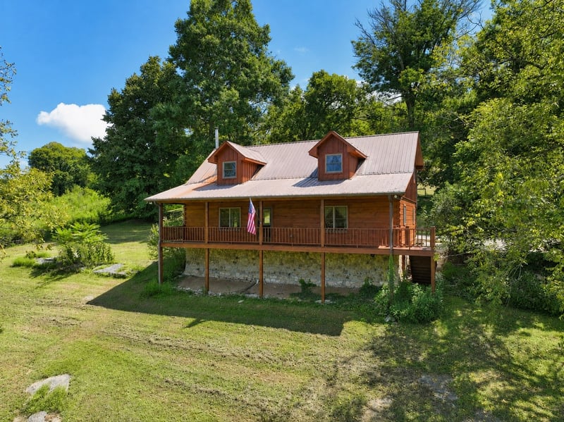 28 Edd Hackett Rd, Pleasant Shade, TN 37145