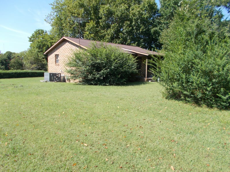 1103 W Railroad St, Dickson, TN 37055