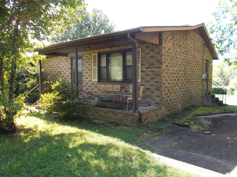 1103 W Railroad St, Dickson, TN 37055
