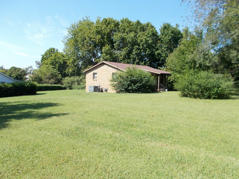 1103 W Railroad St, Dickson, TN 37055