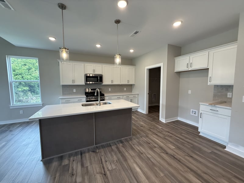 3821 Red Barn Dr, Columbia, TN 38401