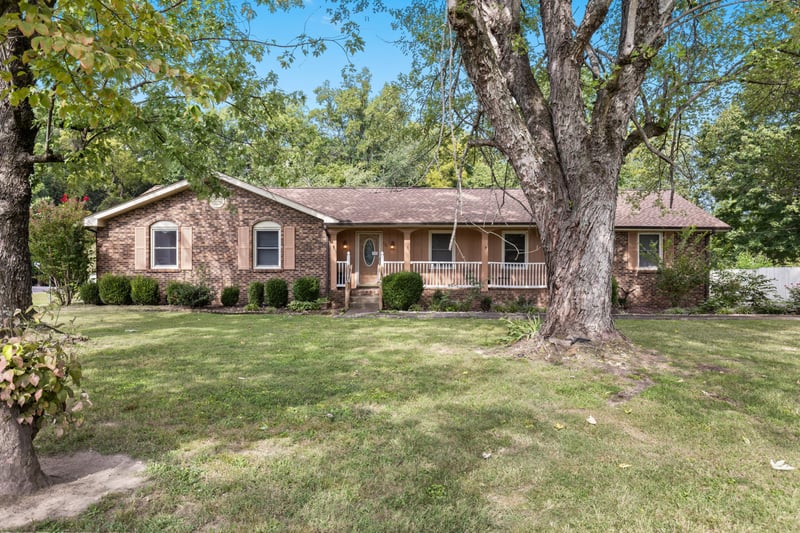 607 N Palmers Chapel Rd, White House, TN 37188