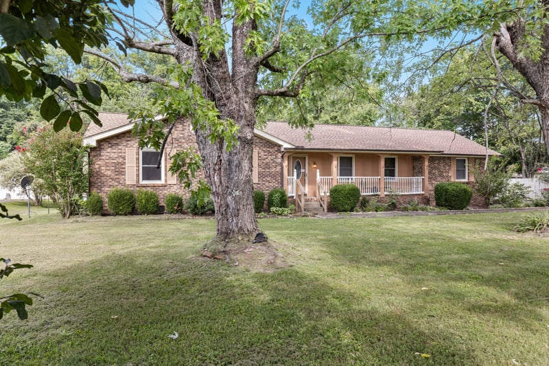 607 N Palmers Chapel Rd, White House, TN 37188