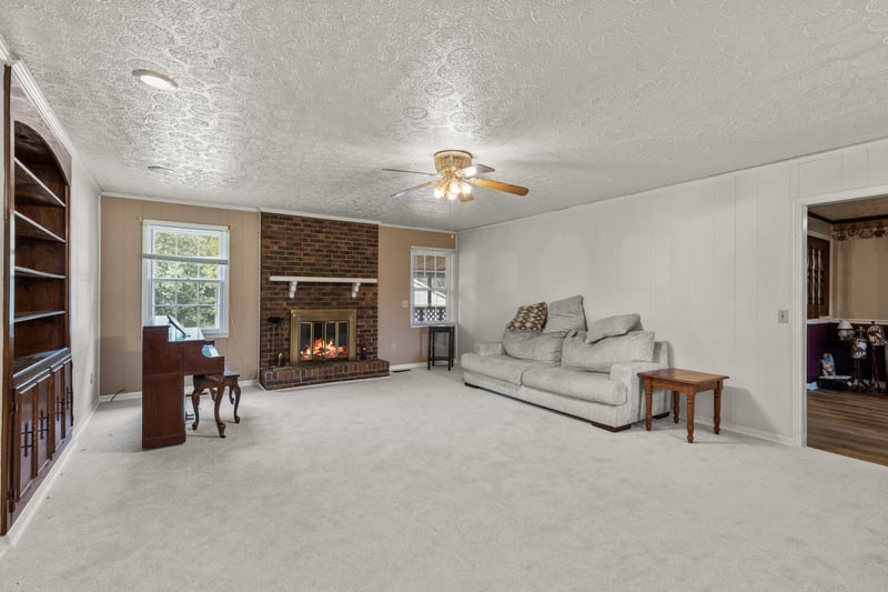 607 N Palmers Chapel Rd, White House, TN 37188