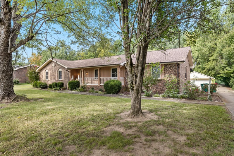 607 N Palmers Chapel Rd, White House, TN 37188