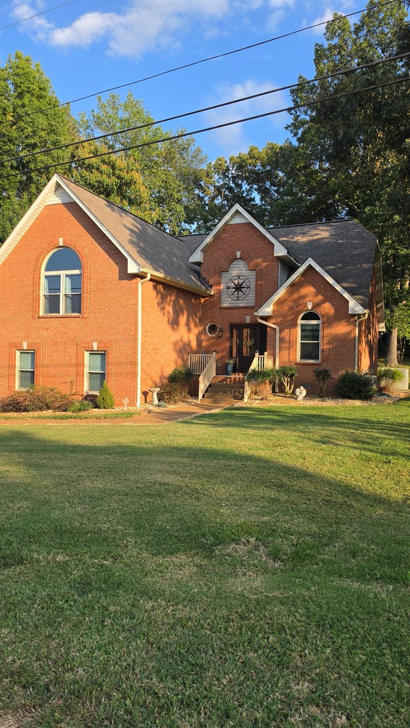 215 S Aztec Dr, White House, TN 37188