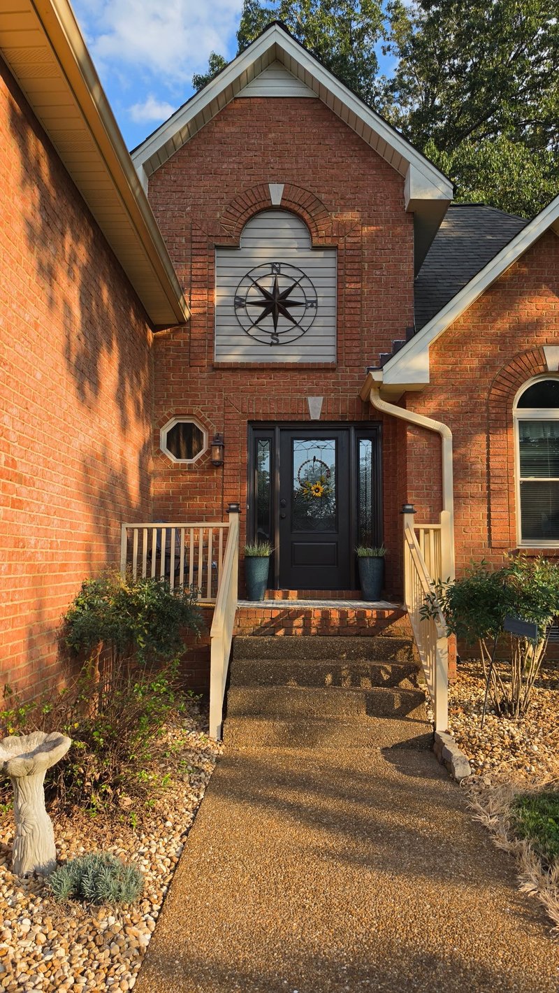 215 S Aztec Dr, White House, TN 37188