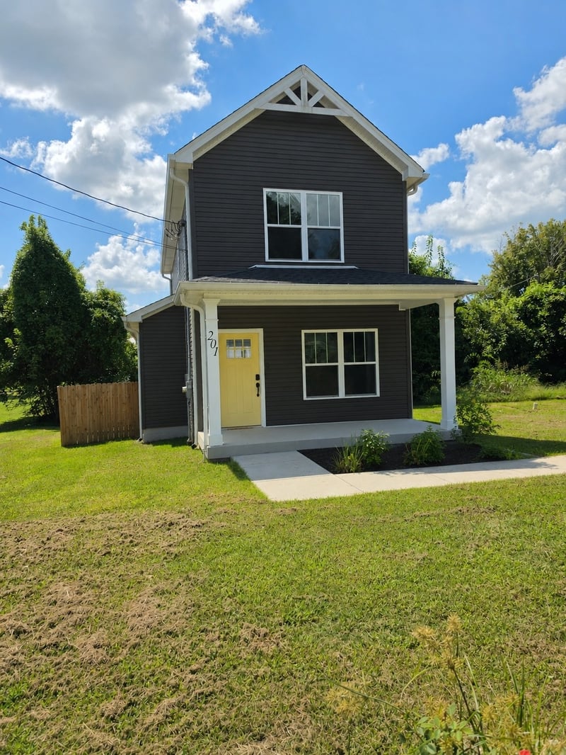 201 16th Ave E, Springfield, TN 37172