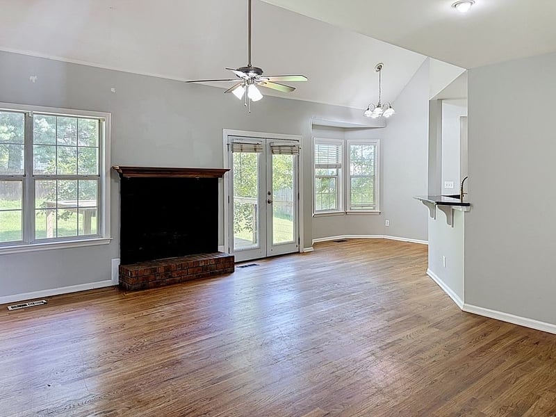 2678 Douglas Ln, Thompsons Station, TN 37179
