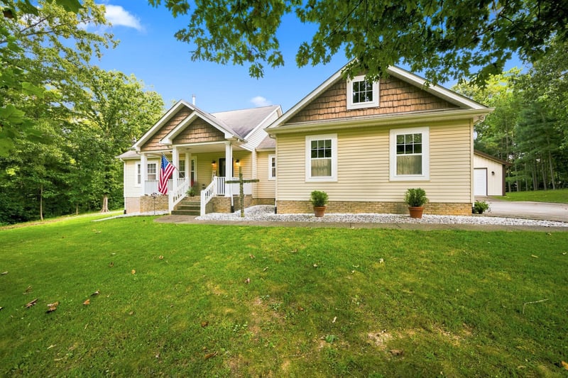 526 Aubrey Ln, Burns, TN 37029