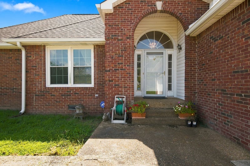 1730 Old County House Rd, White Bluff, TN 37187