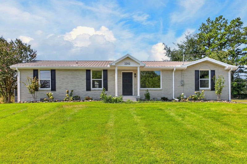 2202 Lynwood Dr, Greenbrier, TN 37073