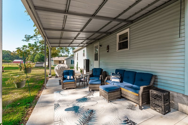 305 Paul Thompson Rd, Bethpage, TN 37022