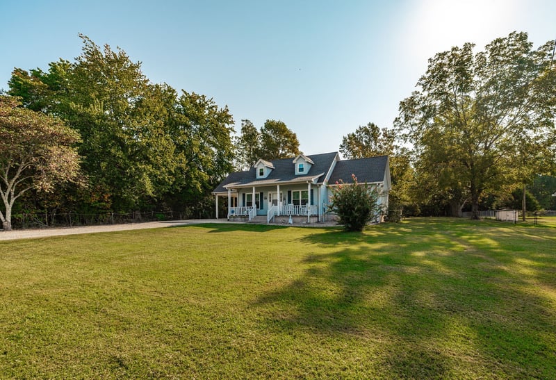 305 Paul Thompson Rd, Bethpage, TN 37022